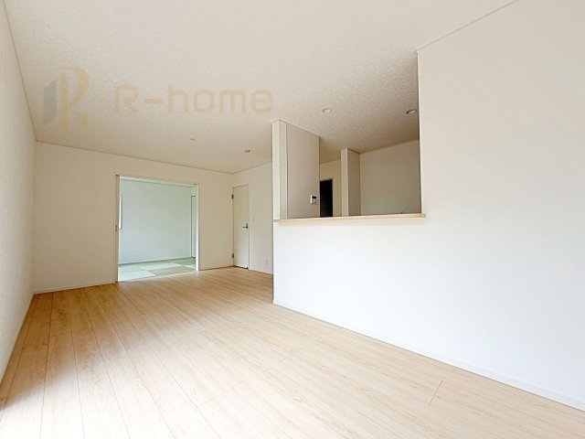 古河市駒羽根第2　新築戸建て　1号棟の居間・リビング|広々とした余裕のあるリビングです♪大きな窓からは自然光が届きます。