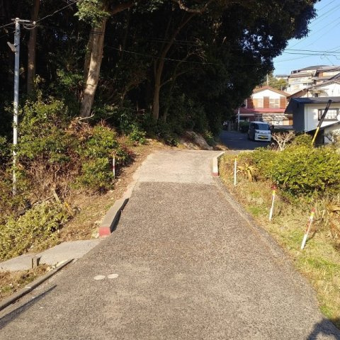 鹿子前町山林の前面道路含む現地写真