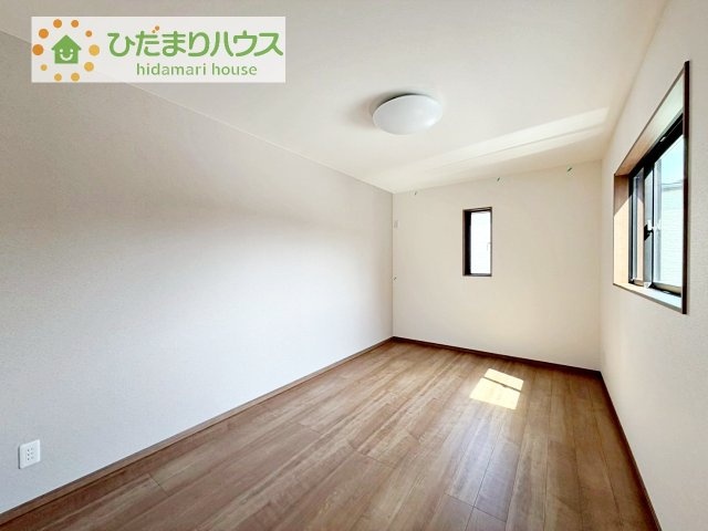 【寝室】 | 筑西市幸町第1期　新築戸建　2号棟 | 大きなベッドを置いても余裕の広さの主寝室♪