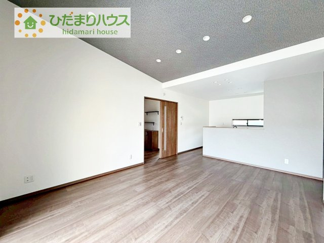 【居間・リビング】 | 筑西市幸町第1期　新築戸建　2号棟 | お子様が元気に遊べる広々としたリビングです！
