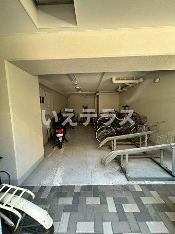カシータ神戸元町JPの駐車場