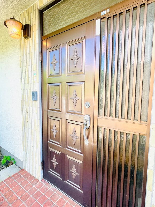あきる野市草花　中古戸建の玄関