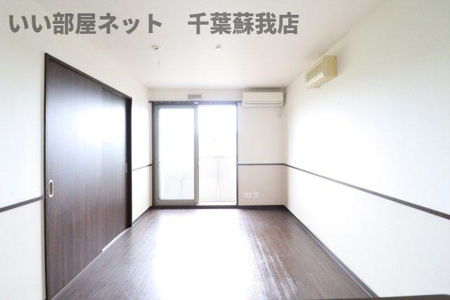 ヴェル・ドミール三枝　Ａ棟の居間・リビング|こちらの居間で趣味の時間をお楽しみください