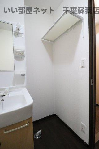 ヴェル・ドミール三枝　Ａ棟の洗面所|洗濯機置場