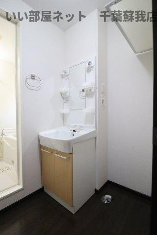 ヴェル・ドミール三枝　Ａ棟の独立洗面台|独立洗面台、朝の身支度には欠かせません
