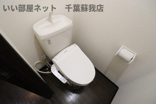 ヴェル・ドミール三枝　Ａ棟のトイレ|落ち着いた色調のトイレです