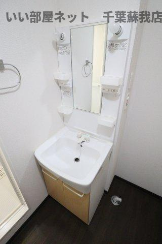 ヴェル・ドミール三枝　Ａ棟の洗面所|朝の準備に活躍する、洗髪洗面化粧台！