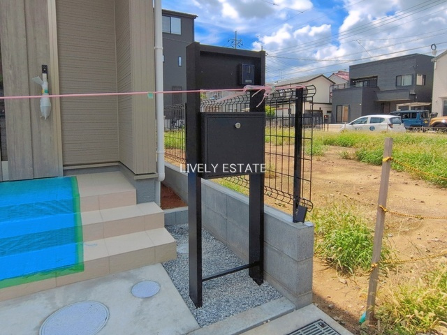 越谷市宮本町4丁目 新築分譲住宅の設備|インターホン機能・宅配BOX付き門柱