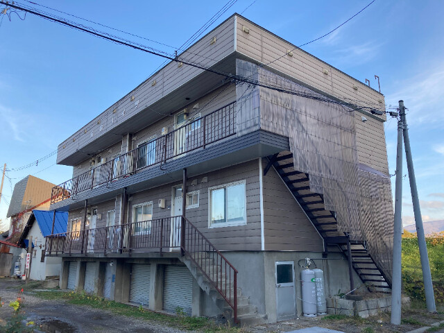 深川市八条のアパート