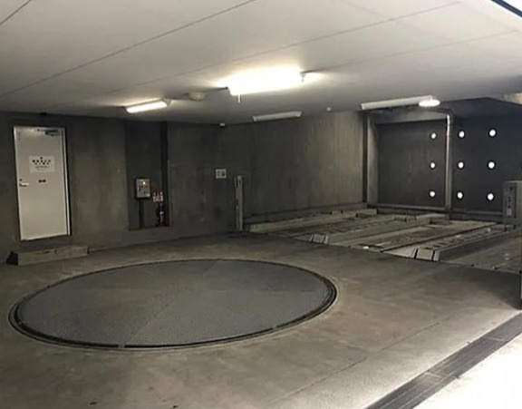 レジディア新川の駐車場