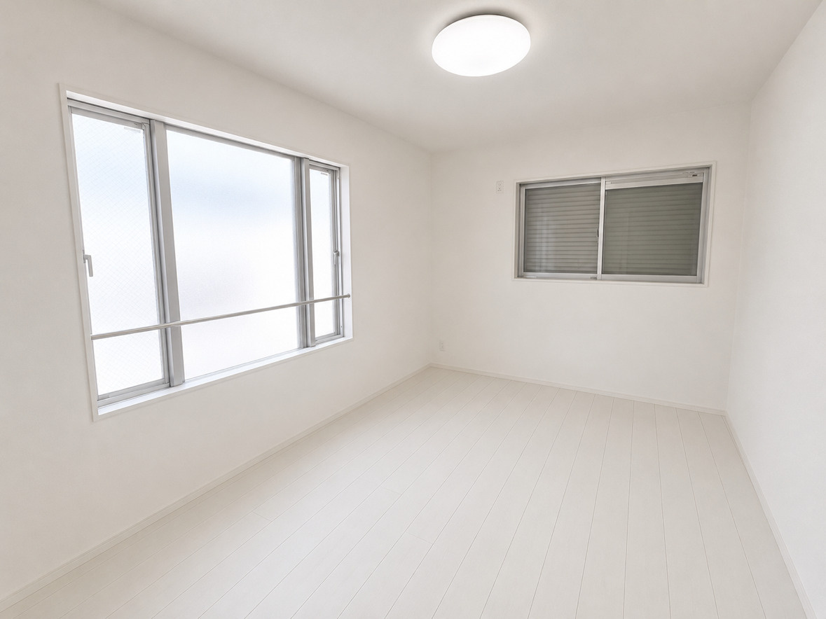 中古戸建　尼崎市南竹谷町2丁目の洋室|3Ｆ北側洋室　約6.75帖　二面採光で十分に採光を取り入れられます。クローゼット収納もございます。