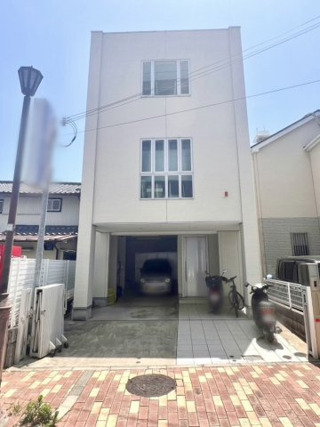 中古戸建　尼崎市南竹谷町2丁目の外観|阪神「出屋敷」駅がすぐ目の前！屋上テラス付きの三階建て。2012年築、浴室未使用で室内キレイです。