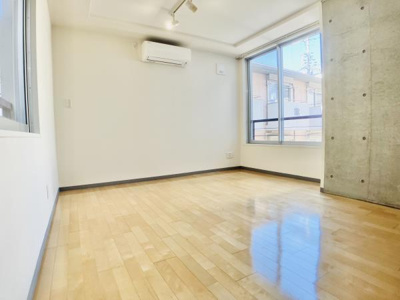 【居間・リビング】 | ブランシェ要町 | こちらの居間で趣味の時間をお楽しみください