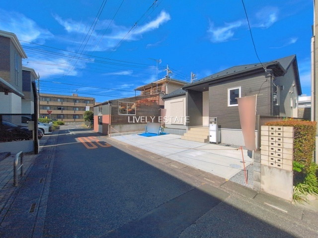 越谷市千間台東2丁目 新築分譲住宅の前面道路含む現地写真