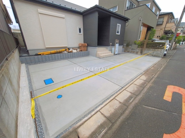 越谷市千間台東2丁目 新築分譲住宅の駐車場