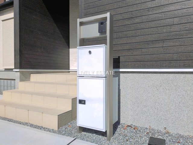 越谷市千間台東2丁目 新築分譲住宅の設備|インターホン機能・宅配BOX付き門柱