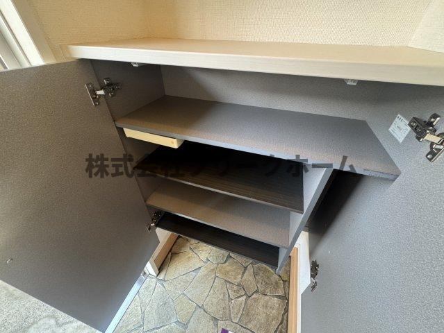 小金井市東町２丁目のアパートの玄関
