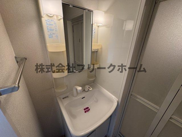 小金井市東町２丁目のアパートの洗面所