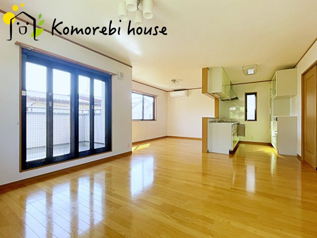 桶川市川田谷　中古戸建の居間・リビング|ゆったりとした居間です