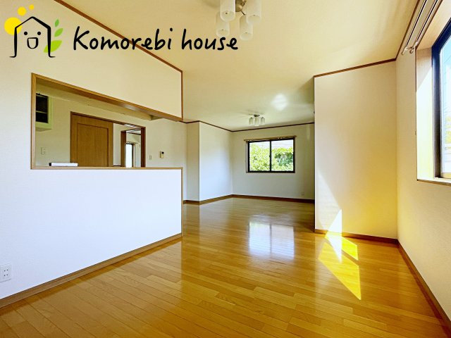 桶川市川田谷　中古戸建の居間・リビング|ゆったりとしたリビングです