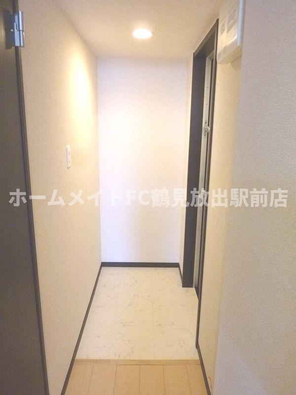 大阪市城東区諏訪４丁目のアパートの玄関