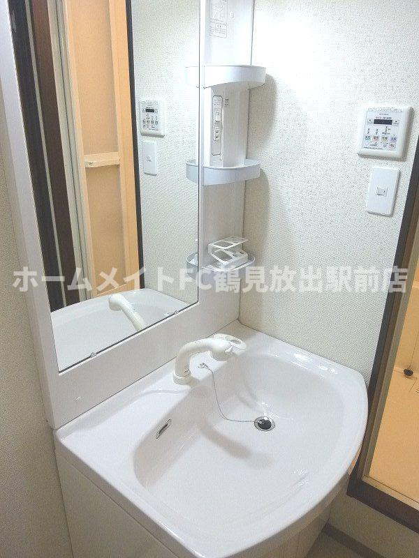 大阪市城東区諏訪４丁目のアパートの独立洗面台