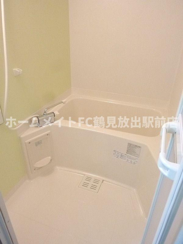 大阪市城東区諏訪４丁目のアパートの浴室