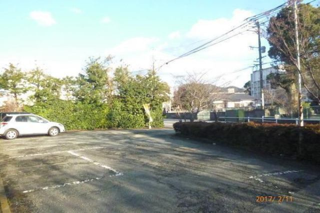 カーサ・エスメラルダA棟の駐車場