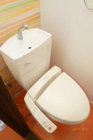 カーサ・エスメラルダA棟のトイレ|落ち着いたトイレです
