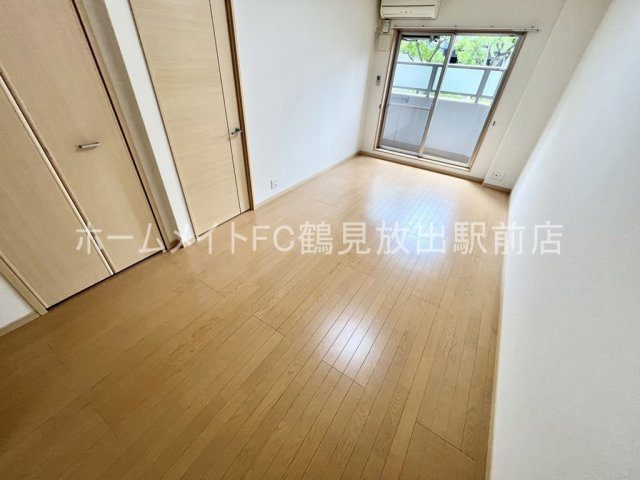 大阪市鶴見区緑２丁目の賃貸マンションの居間・リビング