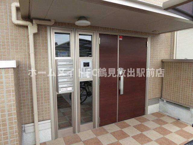 東大阪市高井田のハイツのエントランス