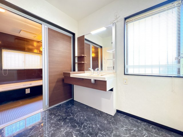 【中古戸建】行田持田３丁目の独立洗面台|１階洗面室