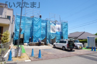 【外観】 | 【仲介手数料無料！！】町田市鶴川1丁目　新築戸建て（全2棟）A号棟　6190万円 | A号棟　令和8年5月30日撮影　建築中