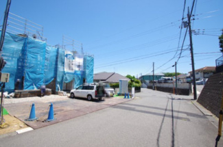 【前面道路含む現地写真】 | 【仲介手数料無料！！】町田市鶴川1丁目　新築戸建て（全2棟）A号棟　6190万円