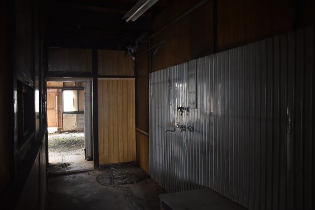 伏見 元和菓子屋さんの京町家の内装|通り庭