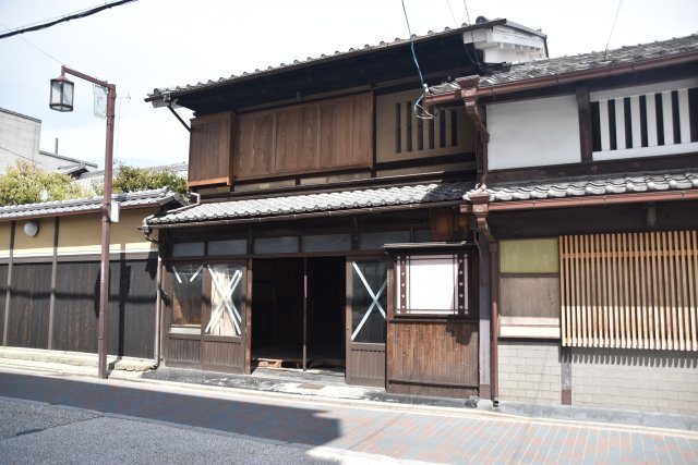 伏見 元和菓子屋さんの京町家の外観