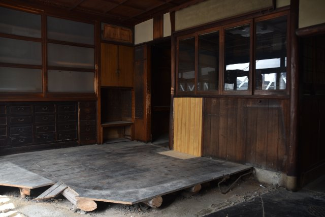 伏見 元和菓子屋さんの京町家のロビー|かつての和菓子屋さん店舗部分
