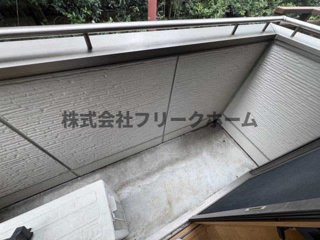 武蔵野市吉祥寺南町１丁目のアパートのバルコニー