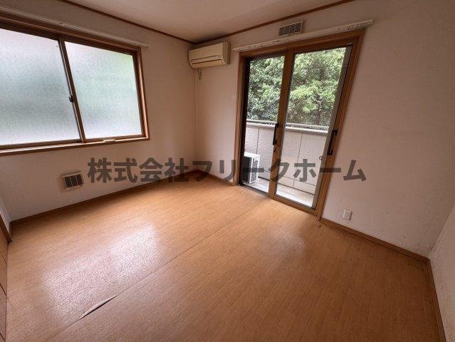 武蔵野市吉祥寺南町１丁目のアパートの居間・リビング