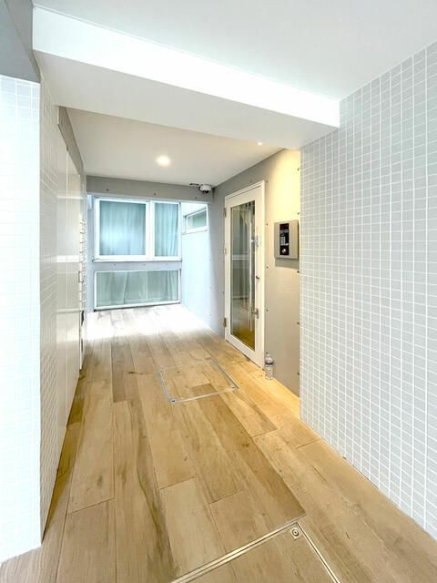 ｔｈｅ１０　　ＡＫＡＢＡＮＥ　ＷＥＳＴのエントランス