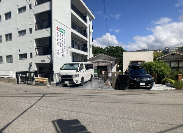 鈴蘭台東町2丁目貸家Ⅳの駐車場|敷地内駐車場