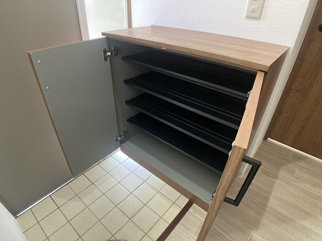 鈴蘭台東町2丁目貸家Ⅳの玄関|玄関には靴箱も完備してます