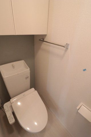 グラナーデ成城学園前Aのトイレ|※他部屋参考写真