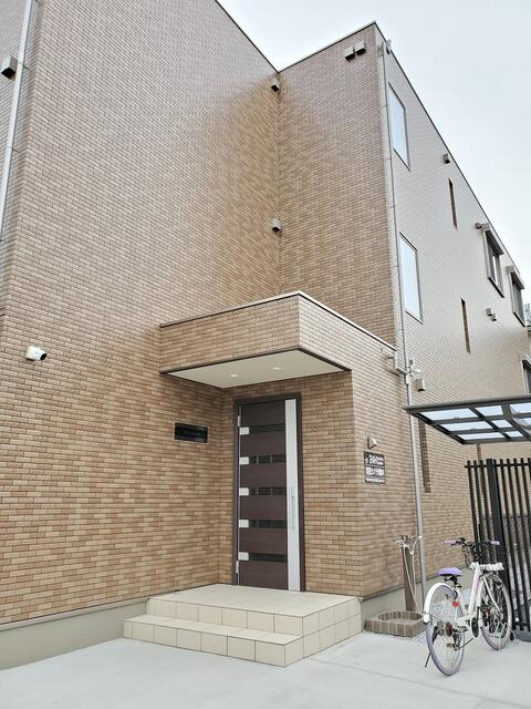 川崎市多摩区中野島６丁目のアパートのエントランス