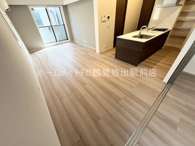大阪市城東区永田２丁目のアパートの居間・リビング