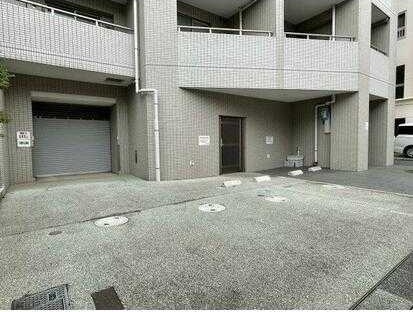 スカイコート本郷東大前壱番館の駐車場