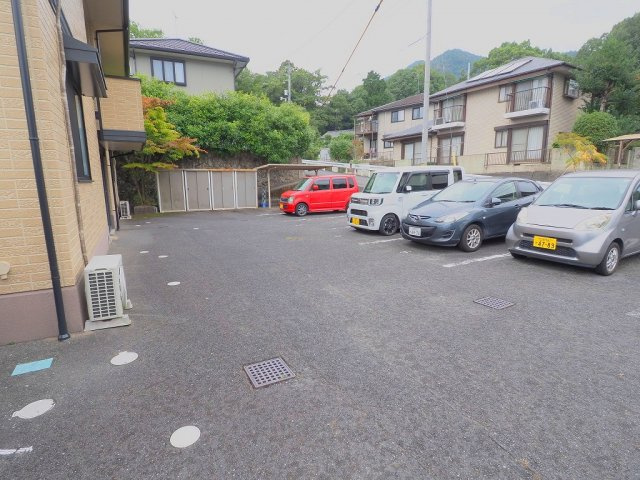 セジュール大谷 B棟の駐車場