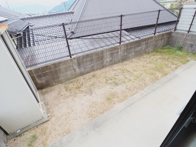 セジュール大谷 B棟の庭