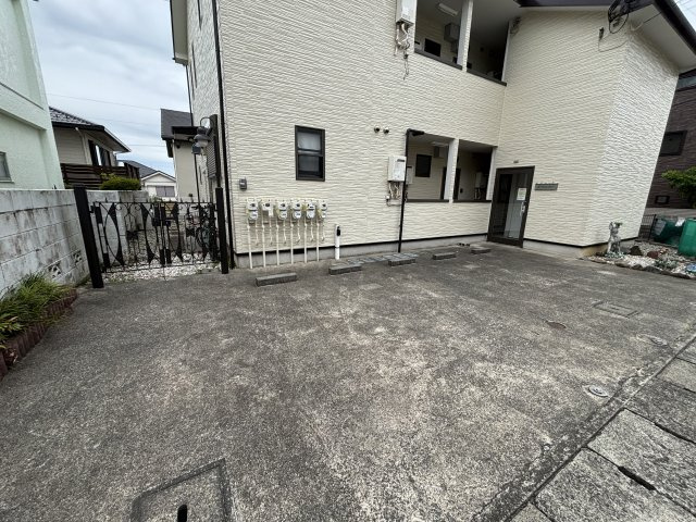 川崎市麻生区王禅寺西１丁目のアパートの駐車場