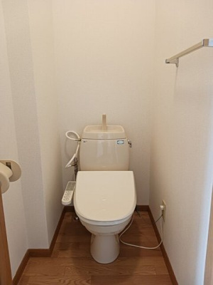 【トイレ】 | メゾン・ドゥ・コリーヌＡ | 落ち着いた色調のトイレです